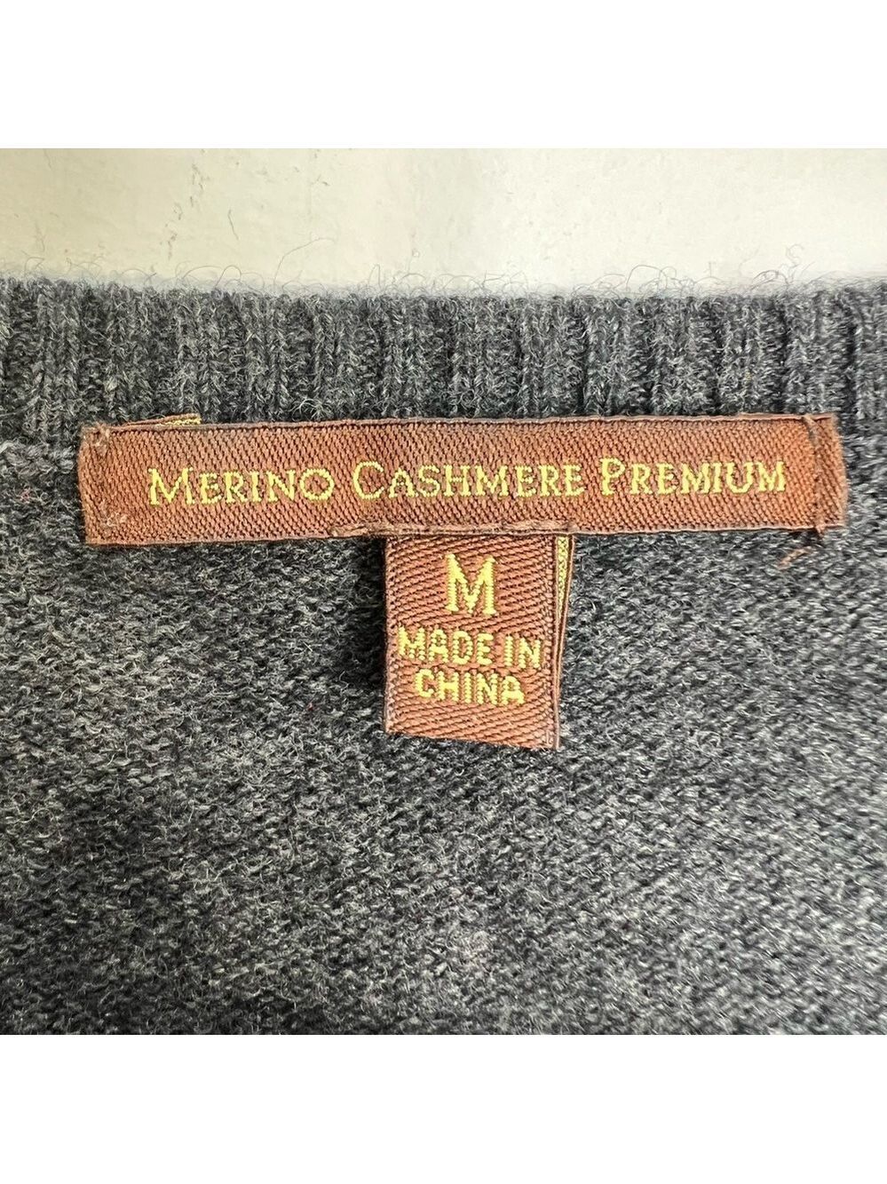 Uniqlo Premium Merino cashmere charcoal grey fitted v neck old money sweater M - Picture 12 of 13